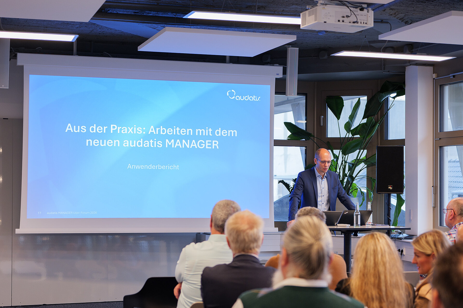 Carsten Knoop präsentiert Praxisbeispiele aus der Arbeit mit dem audatis MANAGER